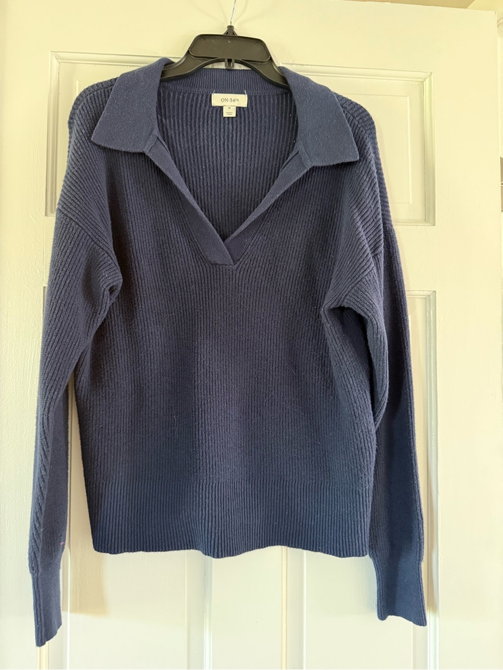 Macy’s Polo Navy Ribbed V-Neck Collar Sweater, Sz M, Worn Twice